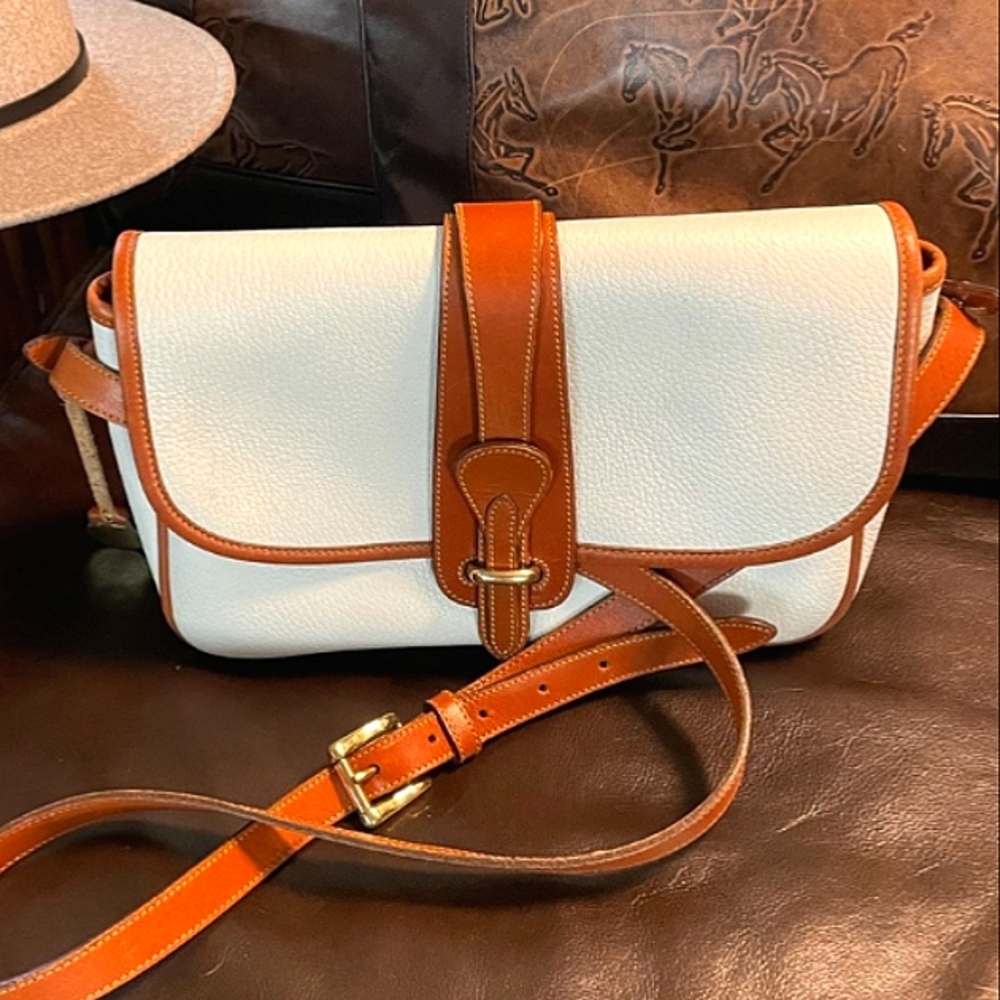 Dooney & Bourke Classic White Pebble Leather Shoulder Bag Pre-owned - Picture 1 of 15